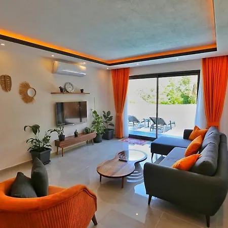 Antalya Uezuemlue Boelgesinde Oezel Havuzlu Villa Kaş