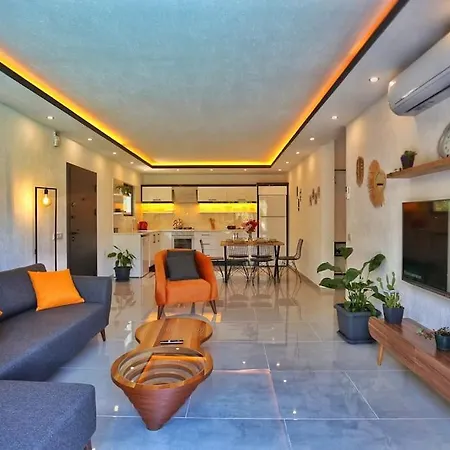 Villa Antalya Uezuemlue Boelgesinde Oezel Havuzlu *