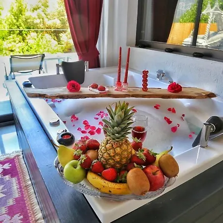 Antalya Uezuemlue Boelgesinde Oezel Havuzlu Вилла