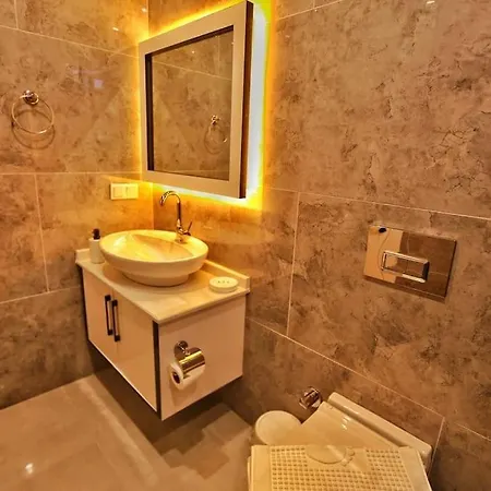 Antalya Uezuemlue Boelgesinde Oezel Havuzlu Villa *